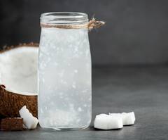 गर्मियों में स्किन की देखभाल के लिए लगाएं नारियल की मलाई...हफ्ते भर में लौट आएगा खोया हुआ निखार