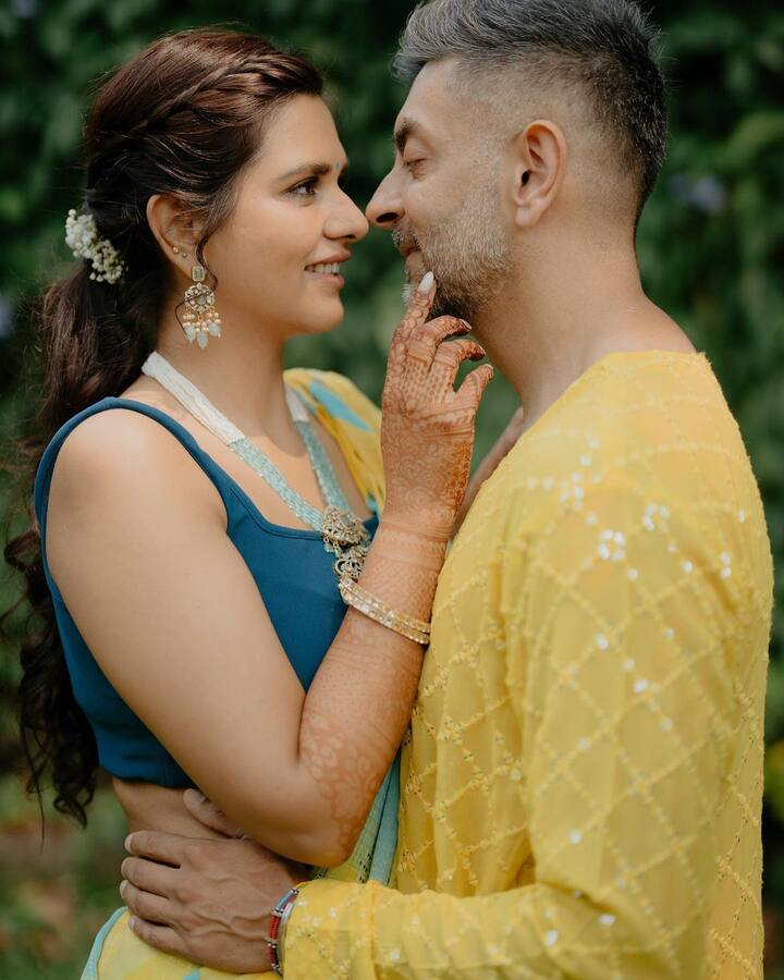 बात करें दलजीत की पर्सनल लाइफ की तो उनकी पहली शादी शालीन भनोट से हुई थी. 2015 में उनका तलाक हो गया था. शालीन और उनका एक बेटा भी है, जिसका नाम जेयडन है. वहीं, निखिल भी तलाकशुदा हैं और उनकी दो बेटियां हैं.