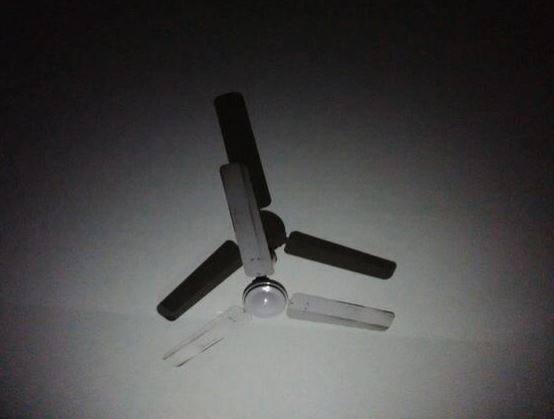 ਮੰਨ ਲਓ ਜੇਕਰ ਕਮਰਾ 75 ਵਰਗ ਫੁੱਟ ਤੱਕ ਹੈ ਤਾਂ 29 ਇੰਚ ਜਾਂ ਇਸ ਤੋਂ ਘੱਟ ਦੇ ਬਲੇਡ ਵਾਲੇ ਪੱਖੇ ਠੀਕ ਹਨ। ਨਾਲ ਹੀ ਜੇਕਰ ਕਮਰਾ 76 ਅਤੇ 144 ਵਰਗ ਫੁੱਟ ਦੇ ਵਿਚਕਾਰ ਹੈ ਤਾਂ 36 ਅਤੇ 42 ਇੰਚ ਦੇ ਵਿਚਕਾਰ ਬਲੇਡ ਵਾਲੇ ਪੱਖੇ ਠੀਕ ਹੋਣਗੇ।