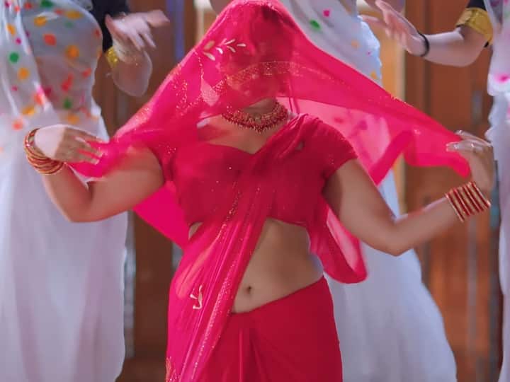 Bhojpuri Actress Neelam Giri Hit Bhojpuri song Dilwa Le Gaile Raja crosses 200 million views Bhojpuri Song: 200 मिलियन का आंकड़ा छू Neelam Giri ने लूट ली महफिल, लाल साड़ी में पतली कमरिया फ्लॉन्ट कर चलाया जादू