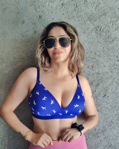 Neha Bhasin Pics: ग्रीन बिकिनी में नेहा भसीन दिखीं मदमस्त, सिंगर की ये इन स्टनिंग फोटो से नहीं हटेगी नजर