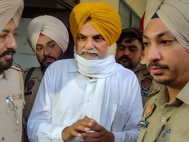 Balkaur Singh Sidhu Moosewala Father Says He Says Received Death Threats Email Mentioning Lawrence Bishnoi 'Don't Take Lawrence Bishnoi's Name': Sidhu Moosewala's Father Says He Received Another Death Threat