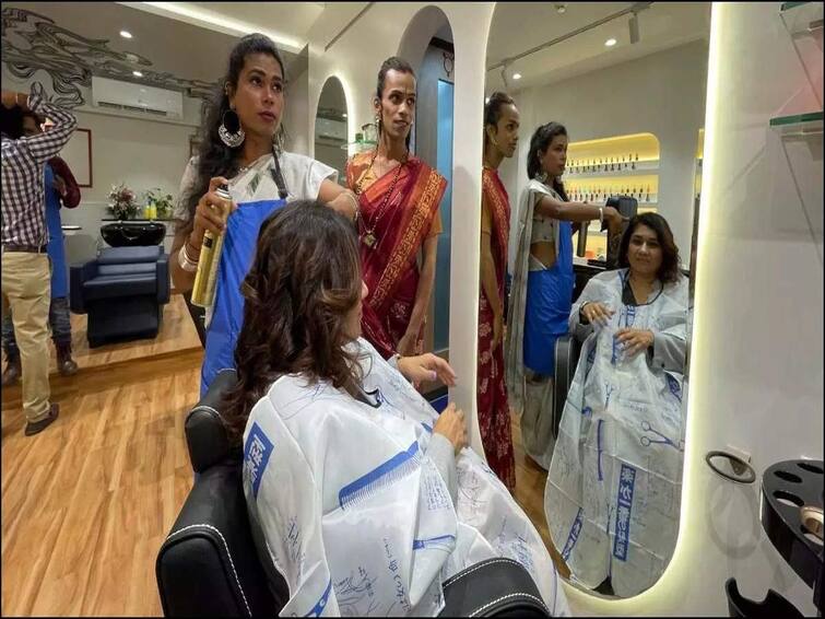 The road to advancing the third gender began A Seven transgender start salon in Mumbai Transgender Saloon: சபாஷ்..! மும்பையில் சலூன் நடத்தும் திருநங்கைகள்..! குவியும் பாராட்டுகள்..!