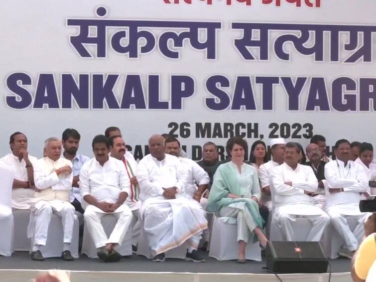 Priyanka, Kharge At Congress' 'Sankalp Satyagraha' In Delhi, BJP Attacks Party Over Tytler's Presence Priyanka, Kharge At Congress' 'Sankalp Satyagraha' In Delhi, BJP Attacks Party Over Tytler's Presence
