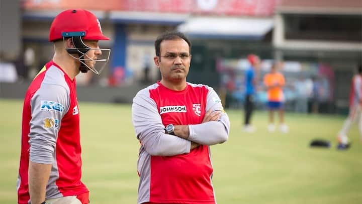 সহবাগ ১৫৫.৪৪ স্ট্রাইক রেটে আইপিএলে ২৭২৮ রান করেছেন।