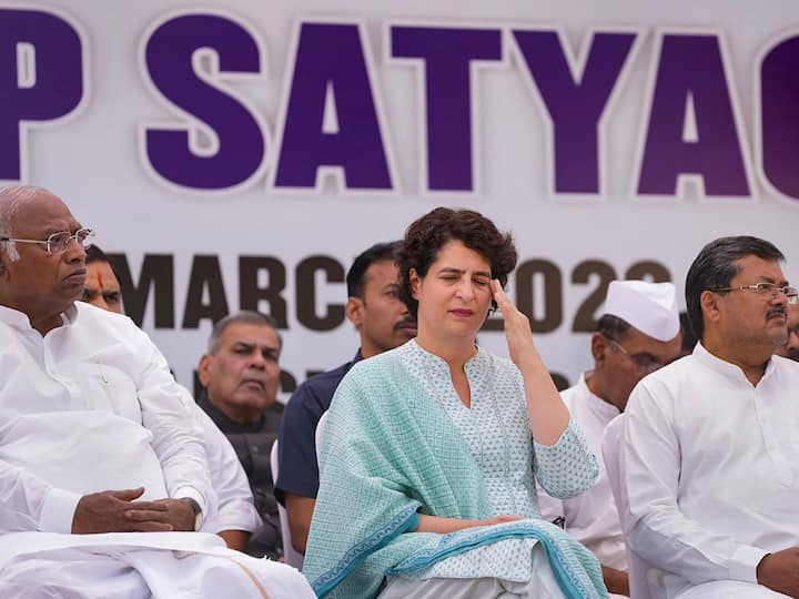 As part of the plan, party workers have gathered at Rajghat in Delhi for the Satyagraha. Congress President Mallikarjun Kharge, party General Secretary Priyanka Gandhi Vadra and other leaders have also arrived at the Rajghat to participate in the protest.