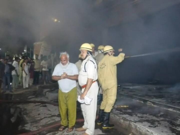 Indore Furniture Go down Fire burnt all goods Fire Brigade extinguish MP News Bhopal ann Indore Fire News: फर्नीचर गोदाम में लगी भीषण आग से मची अफरा-तफरी, लाखों का माल जलकर राख