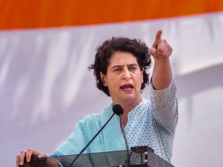 Priyanka Gandhi attack modi government at rajghat sankalp satyagraha remember rajiv Gandhi funeral Sankalp Satyagraha: તિરંગામાં લપેટાયેલા પિતાના મૃતદેહ પાછળ-પાછળ મારો ભાઇ ચાલ્યો હતો: 32 વર્ષ જુની ઘટનાને પ્રિયંકાએ કરી યાદ