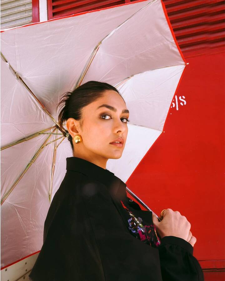 Mrunal Thakur treated her fans to a new set of pictures