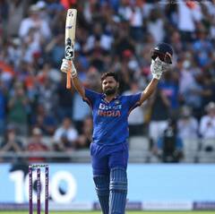 Rishabh Pant:‘நல்ல நண்பன் வேண்டுமென்று..’ரிஷப் பண்ட்-ஐ நேரில் சந்தித்து உற்சாகப்படுத்திய நண்பர்கள்!