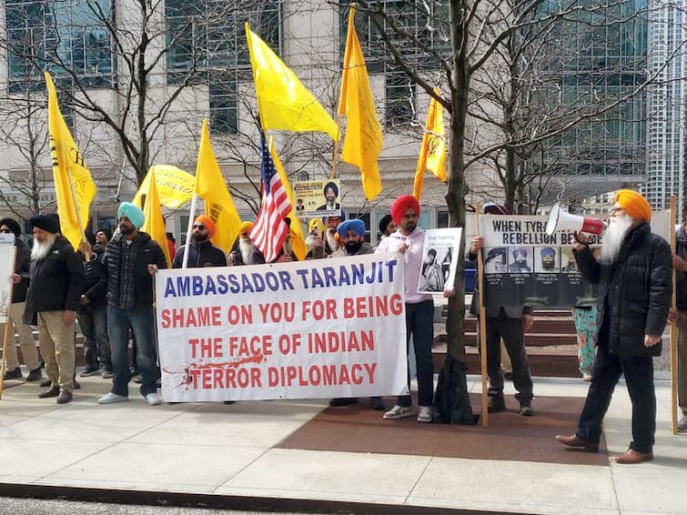 Khalistan Supporters Attempt To Incite Violence At Indian Embassy In Washington DC, Video Of Anti-India Speeches Surfaces Khalistan Supporters' Bid To Incite Violence At Indian Mission In US, Video Of Anti-India Speech Surfaces