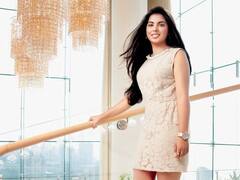 ईशा अंबानी की 48 हज़ार की हील्स पर टिकीं सभी की नज़रें, अवार्ड फंक्शन में सिंपल सलवार सूट पहने पहुंचीं