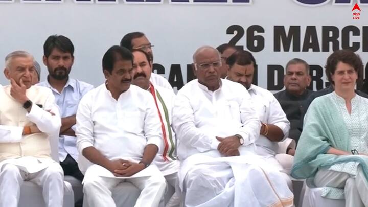 রাহুল গাঁধীর সাংসদ পদ খারিজ ইস্যুতে, 'প্রতিহিংসার' অভিযোগ তুলে দেশজুড়ে সত্যাগ্রহের ডাক দিয়েছে কংগ্রেস।