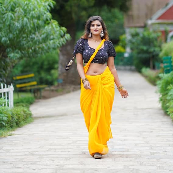 Akanksha Dubey Networth: कुछ ही सालों में अच्छी खासी संपत्ति इकट्ठा कर चुकी थीं आकांक्षा दुबे, जानिए एक्ट्रेस की इनकम और नेटवर्थ Akanksha Dubey Networth: कुछ ही सालों में अच्छी खासी संपत्ति इकट्ठा कर चुकी थीं आकांक्षा दुबे, जानिए एक्ट्रेस की इनकम और नेटवर्थ