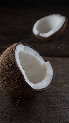 தோல் பளபளப்பை அதிகரிக்கும் தேங்காய் எப்படி தெரியுமா?