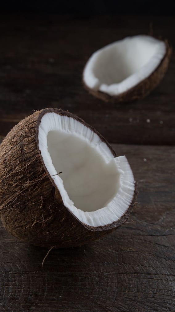 தோல் பளபளப்பை அதிகரிக்கும் தேங்காய் எப்படி தெரியுமா?