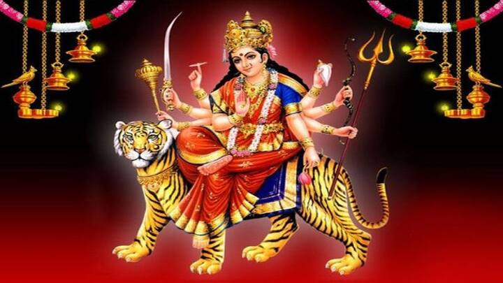 આ સપના સારા દિવસોથી લઈને ભવિષ્યમાં આવનારી આફતો સુધીની માહિતી આપે છે. સપનામાં દેવી-દેવતાઓને જોવાનો પણ વિશેષ અર્થ છે.
