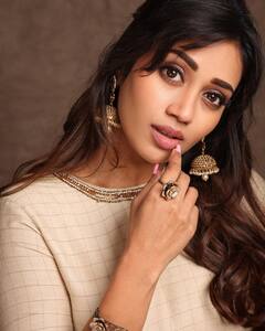 Nivetha Pethuraj: ‘சண்டக்காரி நீதான் என் சண்டக்கோழி நீதான்..’பெரிய கண்களால் மனதை மயக்கும் நாயகி நிவேதா!