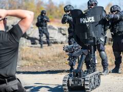 World Best Police Force: ये है दुनिया की बेहतरीन पुलिस फोर्स, जो अपनी कड़ी ट्रेनिंग से अपराधी को देती है मात, देखें तस्वीरें