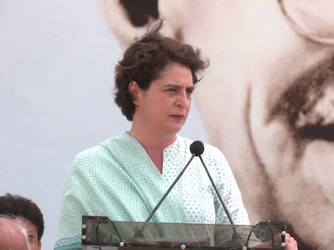 Priyanka Gandhi Speech Congress Satyagraha Protest BJP talk about Pariwarvaad I want to ask who was Lord Ram Priyanka Gandhi: శ్రీ రాముడు, పాండవులదీ కుటుంబ రాజకీయాలే అంటారా? ఎంత అవమానించినా మౌనంగానే ఉన్నాం - ప్రియాంక గాంధీ