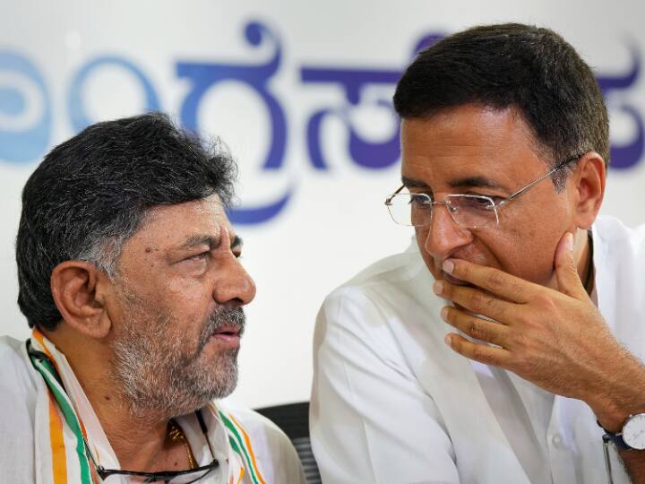 Karnataka Elections BJP Leader Joins Congress Randeep Singh Surjewala says congress family expands everyday Karnataka Elections: कर्नाटक में चुनाव से पहले बीजेपी नेता कांग्रेस में शामिल, रणदीप सिंह सुरजेवाला बोले- बढ़ रहा है परिवार