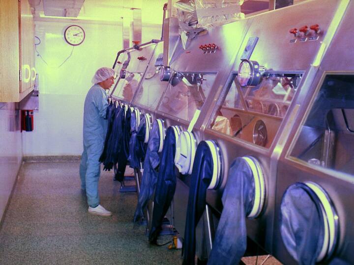 Biolab Virus Leak: क्या चीन के बायोलैब में बन रहे महाविनाशक वायरस! वैज्ञानिकों की चेतावनी ने सबको डराया, कोरोना से भी बड़ा खतरा Scientist said Bio lab in china making dangerous virus bigger threat than covid 19 Biolab Virus Leak: क्या चीन के बायोलैब में बन रहे महाविनाशक वायरस! वैज्ञानिकों की चेतावनी ने सबको डराया, कोरोना से भी बड़ा खतरा