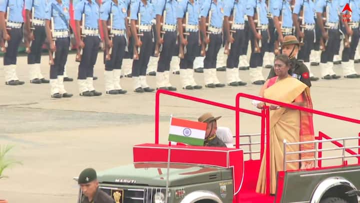 রাষ্ট্রপতি হওয়ার আগে শহরে প্রচার-সফরে এসেছিলেন দ্রৌপদী মুর্মু। দিনের শুরু করেছিলেন সেবার উত্তর কলকাতায় স্বামী বিবেকানন্দর বাড়িতে শ্রদ্ধা নিবেদন করে।