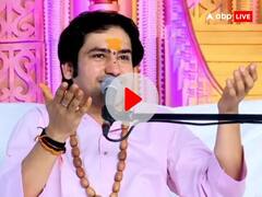 धीरेंद्र शास्त्री के दरबार में पहुंचा कैलिफोर्निया का भक्त, 15 अगस्त को अमेरिका में झंडा फहराएंगे बागेश्वर धाम के महंत