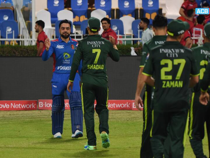 PAK vs AFG, 3rd T20: Pakistan lost series to Afghanistan for the first time, fans abused Azam Khan during live match, video went viral PAK vs AFG, 3rd T20: अफगानिस्तान से हार के बाद निशाने पर आए आज़म खान, लाइव मैच के दौरान दी गाली, वीडियो हुआ वायरल