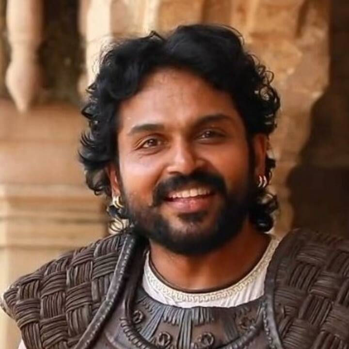 பொன்னியின் செல்வன் படத்தில், வந்தியத்தேவன் என்ற முக்கிய கதாப்பாத்திரமாக நடித்துள்ளார்