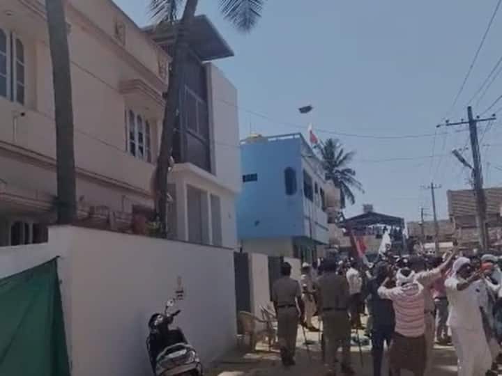 Karnataka: Stones Pelted At Former Karnataka CM BS Yeddiyurappa's Residence Stones Pelted At Former Karnataka CM BS Yeddiyurappa's Residence, Police Resort To Lathi Charge