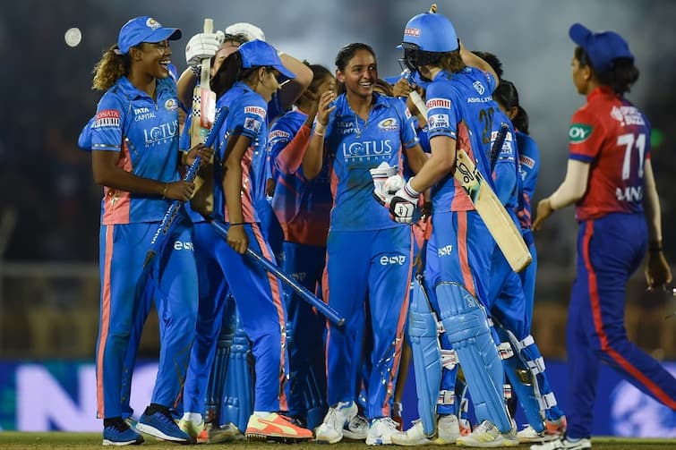 cricket wpl 2023 wins title nat sciver brunt takes Mumbai Indian to win against delhi capitals WPL 2023: ਮੁੰਬਈ ਇੰਡੀਅਨਜ਼ ਨੇ ਰਚਿਆ ਇਤਿਹਾਸ, ਜਿੱਤਿਆ ਪਹਿਲਾ WPL ਖਿਤਾਬ, ਦਿੱਲੀ ਕੈਪੀਟਲਸ ਨੂੰ ਮੈਚ ਵਿੱਚ ਹਰਾਇਆ