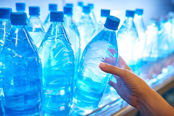 Plastic Bottle is Harmful : पाणी हा आपल्या जीवनाचा एक अविभाज्य घटक आहे. त्यातच आता उन्हाळ्याची चाहुल लागली आहे.