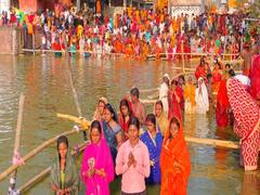 छठ व्रती आज देंगी अस्ताचलगामी सूर्य को पहला अर्घ्य, जानें सूर्यास्त और सूर्योदय का शुभ मुहूर्त