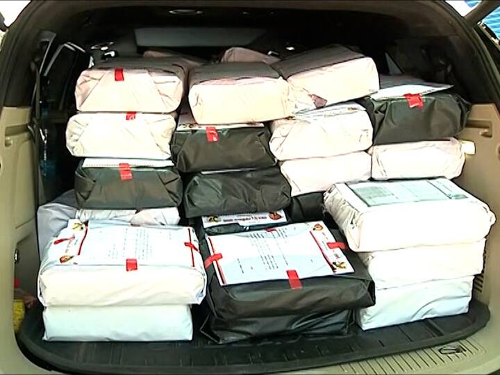 काही वेळेपूर्वी सकल हिंदू एकत्रीकरण समितीच्या कार्यालयातून नामांतराच्या समर्थनार्थ भरलेले दीड लाख अर्ज विभागीय आयुक्त कार्यालयात दाखल करण्यासाठी कार्यकर्ते घेऊन निघाले आहेत.