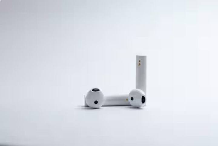 ਹਾਲਾਂਕਿ, ਜੇਕਰ ਤੁਹਾਡੇ ਕੋਲ ਆਪਣੇ ਬਲੂਟੁੱਥ ਨਾਲ ਕੋਈ ਈਅਰਫੋਨ ਜਾਂ ਡਿਵਾਈਸ ਕਨੈਕਟ ਨਹੀਂ ਹੈ ਤਾਂ ਤੁਹਾਨੂੰ ਇਸਨੂੰ ਬੰਦ ਕਰਨਾ ਚਾਹੀਦਾ ਹੈ। ਅਸੀਂ ਅਜਿਹਾ ਇਸ ਲਈ ਕਹਿ ਰਹੇ ਹਾਂ ਕਿਉਂਕਿ ਤੁਹਾਡੇ ਫ਼ੋਨ ਨੂੰ ਬੇਲੋੜੀ ਪਹੁੰਚ ਜਾਂ ਹੈਕ ਹੋਣ ਦਾ ਖਤਰਾ ਹੋ ਸਕਦਾ ਹੈ। ਅਜਿਹੀ ਸਥਿਤੀ ਵਿੱਚ, ਸਾਵਧਾਨੀ ਵਰਤਣੀ ਅਕਲਮੰਦੀ ਦੀ ਗੱਲ ਹੈ। ਧਿਆਨ ਵਿੱਚ ਰੱਖੋ ਕਿ ਤੁਸੀਂ ਫ਼ੋਨ ਨੂੰ ਸਿਰਫ਼ ਉਨ੍ਹਾਂ ਡੀਵਾਈਸਾਂ ਨਾਲ ਕਨੈਕਟ ਕਰਦੇ ਹੋ ਜਿਨ੍ਹਾਂ 'ਤੇ ਤੁਸੀਂ ਭਰੋਸਾ ਕਰਦੇ ਹੋ।