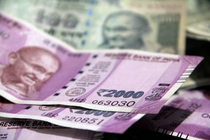 আধারে উল্লিখিত তথ্যের সঙ্গে স্ক্রিনে থাকা PAN-এর বিবরণ যাচাই করুন। যদি তথ্যের কোন একটিতেও অমিল মেলে, তাহলে নথির যে কোনও একটিতে একই সংশোধন করতে হবে।