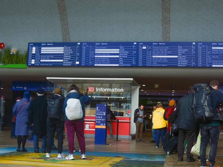 With inflation hitting 8.7 per cent in February, employers have accused labour representatives of contributing to the problem through their demands for increased wages, AFP reported. (Source: Getty)