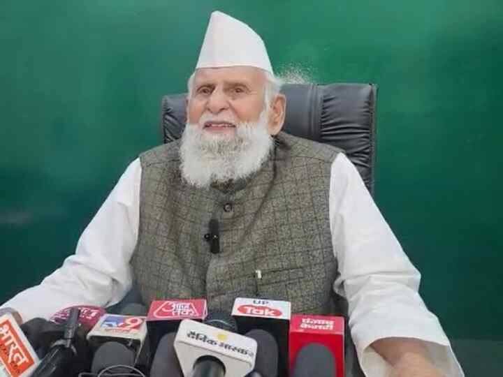 UP Politics: 'पैसे से पूजा नहीं होती, मुसलमान नमाज...' योगी सरकार के रामायण आयोजन पर सपा सांसद बर्क का बयान Sambhal MP Shafiqur Rahman Barq Attacks BJP Yogi Government on Chaitra Navratri Ramayana Event UP Politics: 'पैसे से पूजा नहीं होती, मुसलमान नमाज...' योगी सरकार के रामायण आयोजन पर सपा सांसद बर्क का बयान