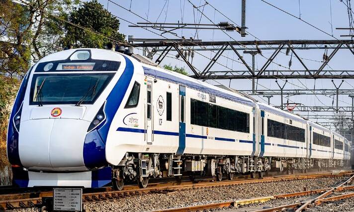 Tirupati Secunderabad Vande Bharat Express train likely to hit tracks from April 8 Tirupati Secunderabad Vande Bharat train Vande Bharat Express : दक्षिण भारताला मोदी सरकारची आणखी एक भेट, सिकंदराबाद-तिरुपती वंदे भारत एक्सप्रेस होणार सुरु
