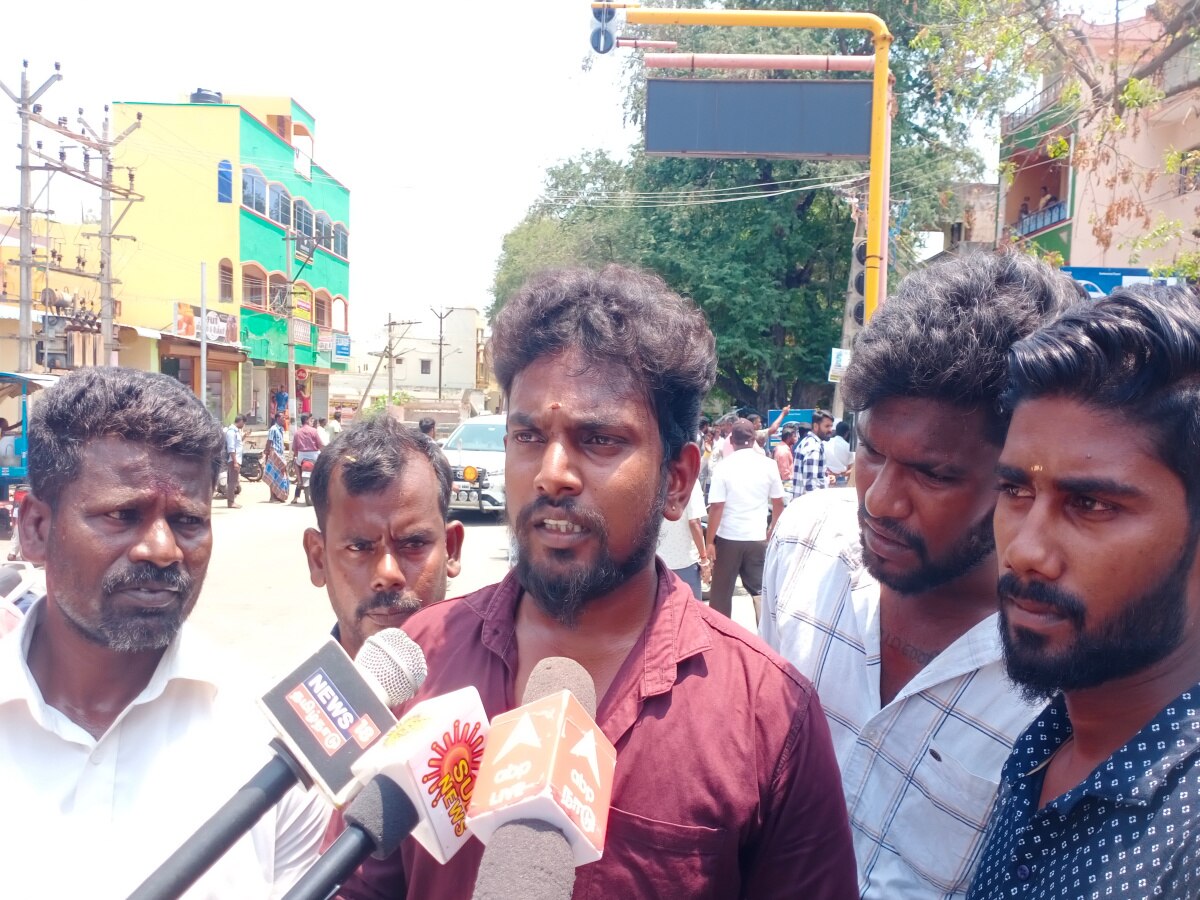 சிங்கப்பூரில் வேலை வாங்கி தருவதாக ரூ.1.5 கோடி மோசடி - திருவண்ணாமலையில் 100 இளைஞர்கள் சாலை மறியல்