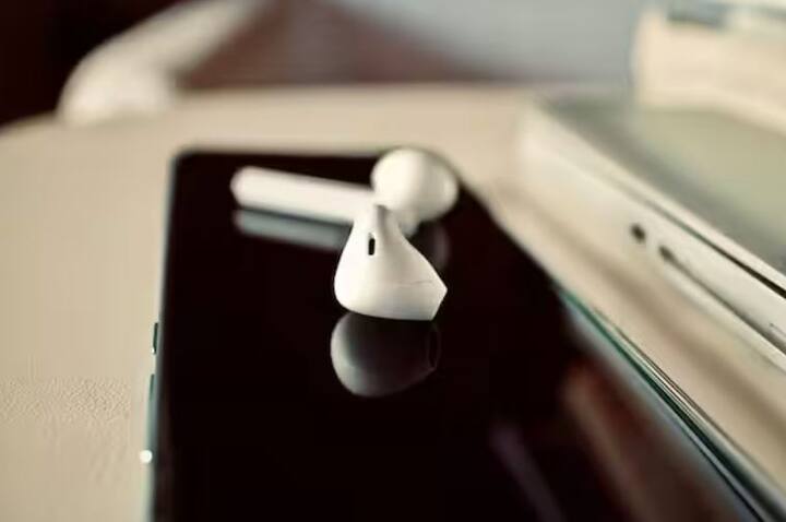 ਜਦੋਂ ਤੱਕ ਤੁਸੀਂ ਬਲੂਟੁੱਥ ਦੀ ਸਹੀ ਵਰਤੋਂ ਕਰ ਰਹੇ ਹੋ, ਤੁਹਾਡੇ ਫੋਨ ਵਿੱਚ ਬਲੂਟੁੱਥ ਨੂੰ ਹਮੇਸ਼ਾ ਚਾਲੂ ਰੱਖਣ ਨਾਲ ਕੋਈ ਸਮੱਸਿਆ ਨਹੀਂ ਆਵੇਗੀ। ਵਾਸਤਵ ਵਿੱਚ, ਬਲੂਟੁੱਥ ਇੱਕ ਘੱਟ-ਪਾਵਰ ਵਾਇਰਲੈੱਸ ਤਕਨਾਲੋਜੀ ਹੈ, ਜੋ ਕਿ ਘੱਟ ਤੋਂ ਘੱਟ ਬਿਜਲੀ ਦੀ ਖਪਤ ਕਰਨ ਲਈ ਤਿਆਰ ਕੀਤੀ ਗਈ ਹੈ। ਕਈ ਫ਼ੋਨਾਂ ਵਿੱਚ ਵਰਤੋਂ ਵਿੱਚ ਨਾ ਆਉਣ 'ਤੇ ਬਲੂਟੁੱਥ ਨੂੰ ਆਪਣੇ ਆਪ ਬੰਦ ਕਰਨ ਦੀ ਵਿਸ਼ੇਸ਼ਤਾ ਵੀ ਹੁੰਦੀ ਹੈ।