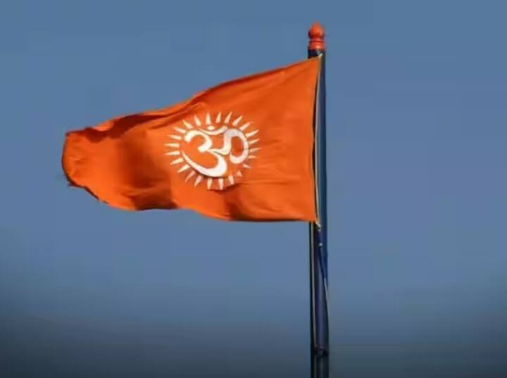 ચૈત્ર પૂર્ણિમાના દિવસે હનુમાન જયંતિ પણ મનાવવામાં આવે છે, એવું કહેવાય છે કે આ દિવસે ઘર અથવા મંદિરની છત પર લાલ ધ્વજ લગાવવાથી અચાનક આવતી પરેશાનીઓમાંથી મુક્તિ મળે છે. અકાળ મૃત્યુનો ભય નથી રહેતો.