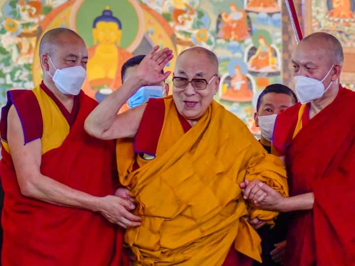 dalai lama give big setback for xi jinping appoinetd mangolian haed of buddhism बौद्ध धर्म के मंगोलियाई प्रमुख को नियुक्त कर दलाई लामा ने चीन पर दागी डिप्‍लोमेटिक मिसाइल
