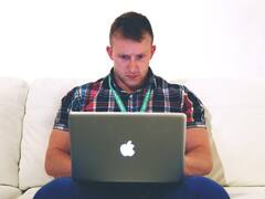 क्या ठीक-ठाक व्यक्ति को भी स्क्रीन यूज करते वक्त चश्मा पहनना चाहिए? अगर 'हां', तो कौन-सा?