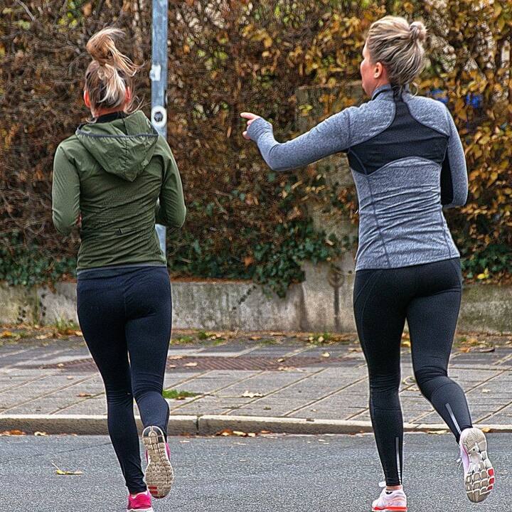 সারাটা দিন কেমন কাটবে তার 'বীজ বপণ' হয় সকালের রুটিনে। অর্থাৎ আপনি গোটা একটা দিন কেমন কাটাবেন, কতটা উৎসাহিত থাকবেন বা কাজে নিজেকে কতটা নিযুক্ত করতে পারবেন, তা অনেকটা নির্ভর করে সকালের কিছু ক্রিয়াকলাপের উপর।