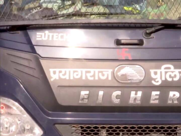 मध्य प्रदेश स्थित शिवपुरी पहुंचने से पहले काफिले अतीक अहमद को रोका गया था. अतीक अहमद का वॉशरूम जाने की वजह से काफिले को रोका गया. यहां बीच सड़क पर काफिला रोका गया.