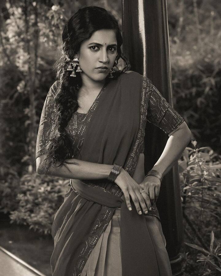 ప్రస్తుతానికైతే భర్తతో విడాకుల విషయంలో ఆమె ఎలాంటి స్పందన వ్యక్తం చేయలేదు.