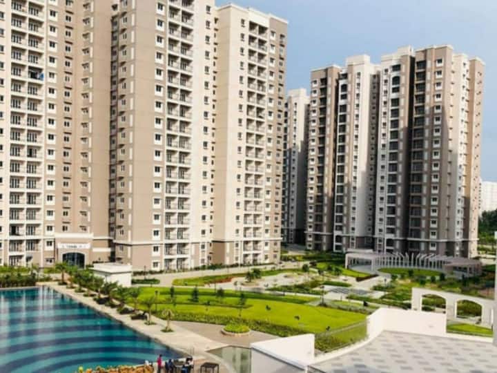Gurugram Luxury Housing 1113 luxury houses worth Rs 7200 crore sold in just three days NRI investment marathi news Housing : कोण म्हणतंय मंदी आहे? गुरुग्राममध्ये अवघ्या तीनच दिवसात 7,200 कोटी रुपयांच्या 1,113 आलिशान घरांची विक्री, अनिवासी भारतीयांची मोठी गुंतवणूक
