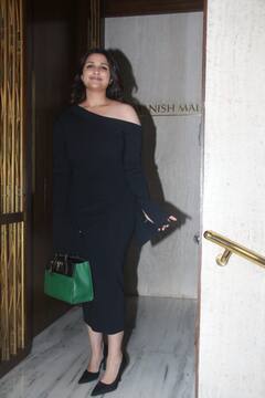 मनीष मल्होत्रा के घर बन-ठन कर पहुंचीं Parineeti Chopra, ब्लैक बॉडीकॉन ड्रेस में लगी बेहद अट्रैक्टिव